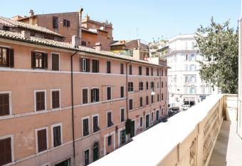 Rome Kings Suite has Balcony rooms