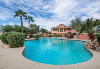 Westgate Painted Mountain Golf Resort has rooms with a private hot tub