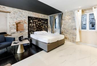 Palace luxury room allows 18 year olds to book a room