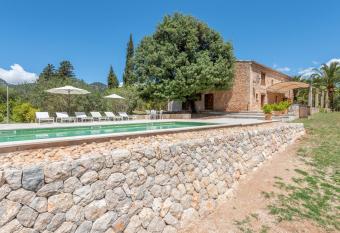 Villa S erisal has Balcony rooms