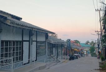 Little Paradise Street Zone has Balcony rooms