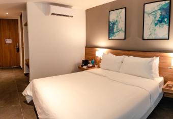 B s Suites M  rida allows 18 year olds to book a room