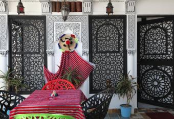 Dar Essaki 1886 has Balcony rooms