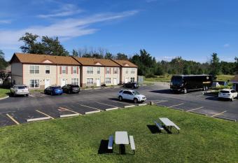 Stay Vacation Homes Niagara Falls has Balcony rooms