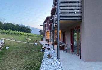 Agritur Verderame has Balcony rooms