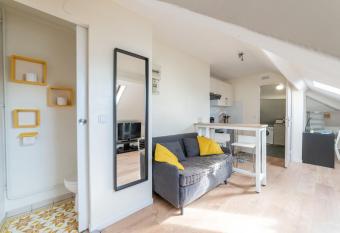 APARTEO - Stade de France 15min - Parc des expositions - Paris 17min allows 18 year olds to book a room