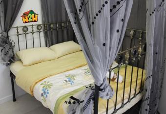 H2H - Canning 28 Vacation House allows 18 year olds to book a room