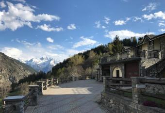 Chez Bruna has Balcony rooms