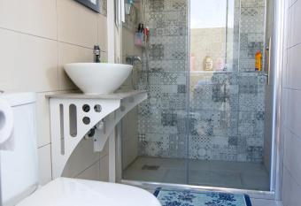 Seaside Apartment has rooms with a private hot tub