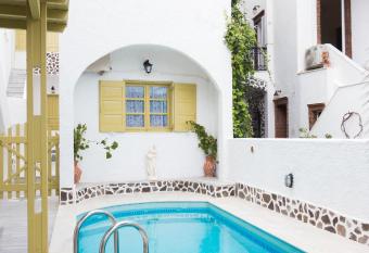 Sunny Days allows 18 year olds to book a room