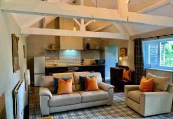 Octon Cottages allows 18 year olds to book a room