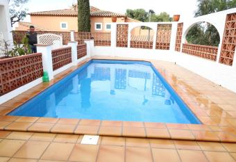 NEKO 1 allows 18 year olds to book a room