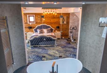 ART Hotel allows 18 year olds to book a room