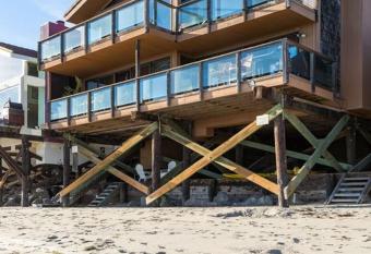 Villa Rylee has Balcony rooms