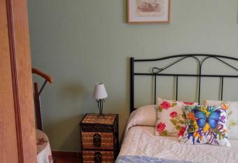 Alojamiento Tur  stico Arcos de la Frontera allows 18 year olds to book a room