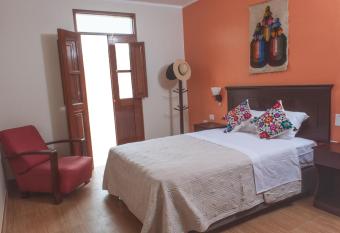 Hospedaje Zaragoza has Balcony rooms