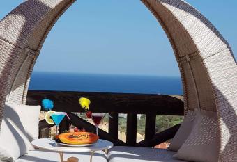 Coto Real Duquesa Penthause de Lux has rooms with a private hot tub