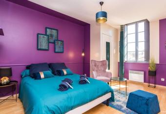 Appartement Le Paon allows 18 year olds to book a room