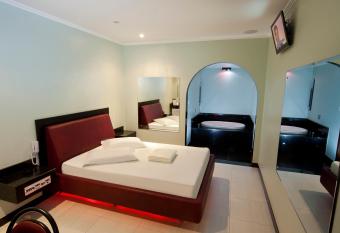 MOTEL 3 PEIXINHOS (Adults Only) allows 18 year olds to book a room