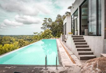 NAKED Villa has Balcony rooms