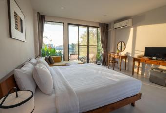 Ploen Pirom has Balcony rooms