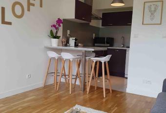 Sweet apartment in front of Disneyland s castel has Balcony rooms