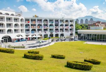 Golden Tulip FAB Hotel New Taipei has Balcony rooms
