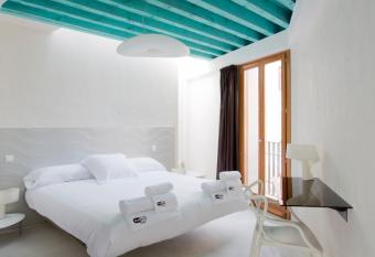 Antidoto Rooms San Agust  n - Recomendado para adultos allows 18 year olds to book a room