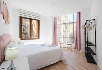 El Mirador de la Catedral by Toledo AP allows 18 year olds to book a room