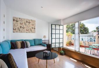 Plaza de Santa Cruz allows 18 year olds to book a room