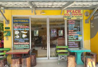 Peach Guesthouse has Balcony rooms