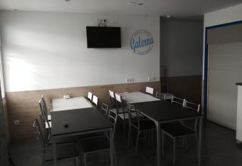 galerna aterpetxea allows 18 year olds to book a room