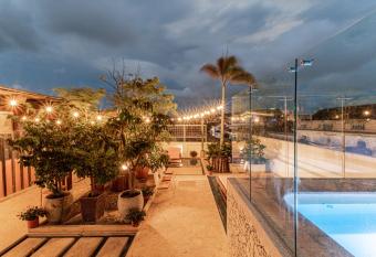 Soy local insignia has Balcony rooms