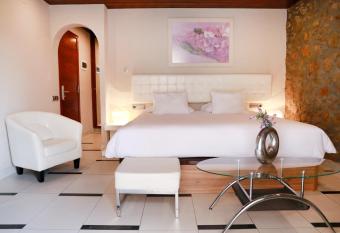 La Violeta HOTEL SPA & CHILL OUT has Balcony rooms