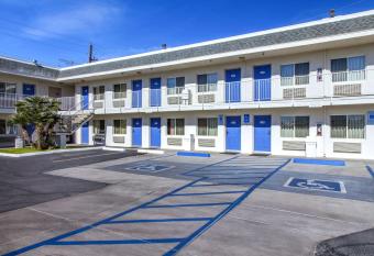 Motel 6 Phoenix Airport - 24th Street allows 18 year olds to book a room