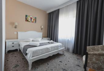 Hotel Cristian allows 18 year olds to book a room