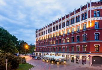 Radisson Hotel Old Town Riga allows 18 year olds to book a room