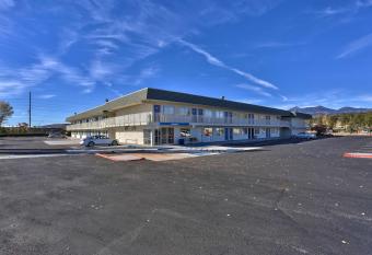 Motel 6-Flagstaff, Az - Butler allows 18 year olds to book a room