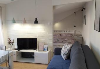 Lovely Private Flats FREE parking has Balcony rooms