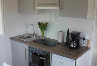 Stuga p   Hammarbergs G  rd allows 18 year olds to book a room