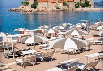 Hotel California by Aycon has Balcony rooms