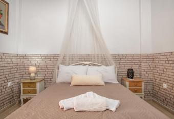 Fay   s Vintage Boutique House has Balcony rooms