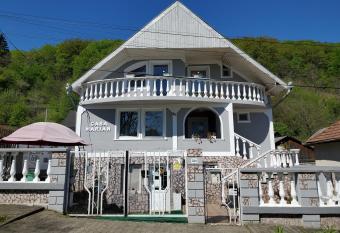 Casa Marian has Balcony rooms