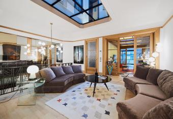 B&B Suites 124 has Balcony rooms