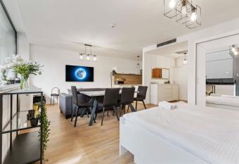 LAM Moon w AC & Terrace allows 18 year olds to book a room