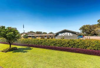 Lemon Tree Passage Motel allows 18 year olds to book a room