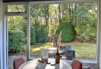 Modern natuurhuisje midden in het bos op de Veluwe - Beau Home allows 18 year olds to book a room