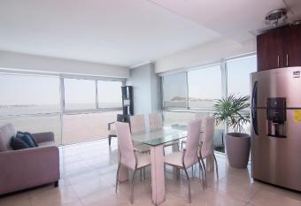 Riverfront II, piso 2, suite vista al rio, Puerto Santa Ana, Guayaquil has Balcony rooms