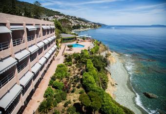 Alivi allows 18 year olds to book a room