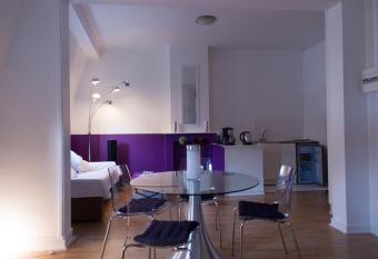 Les studios de la grand Place allows 18 year olds to book a room